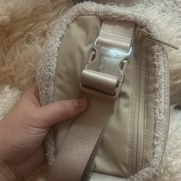 Lululemon Everywhere Fleece Belt Bag  - Natural Ivory/Trench colour - Picture 6 of 6